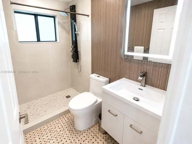 Master Bedroom Bathroom