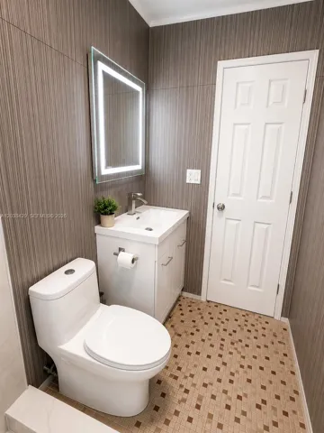 Master Bedroom Bathroom