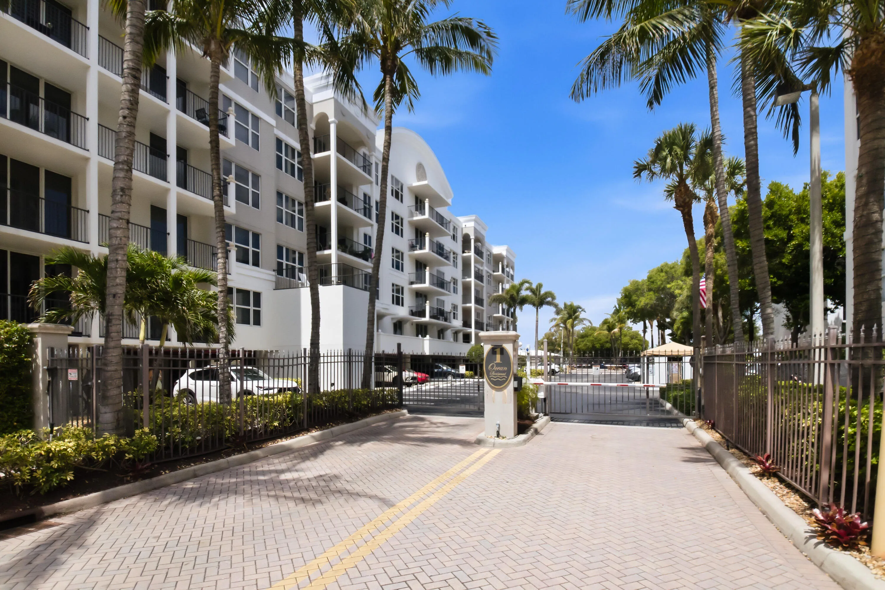 20260615-01-101 SE 20th Ave Unit 201, De
