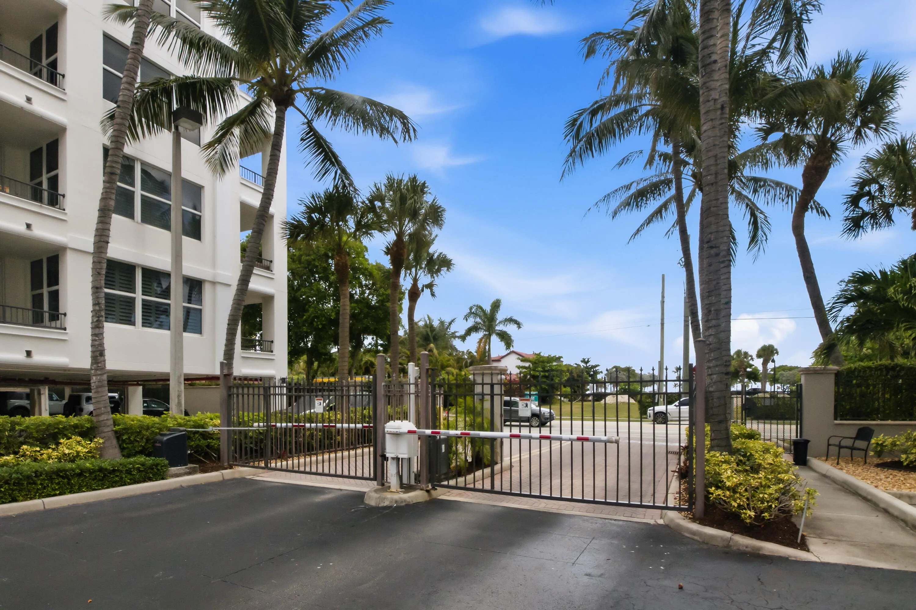 20260615-01-101 SE 20th Ave Unit 201, De