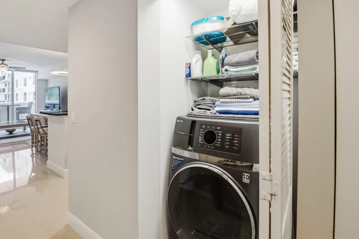 20260615-01-101 SE 20th Ave Unit 201, De