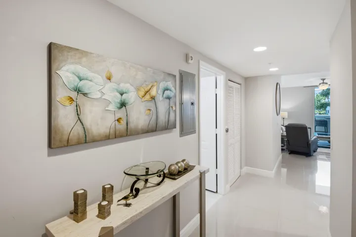 20260615-01-101 SE 20th Ave Unit 201, De