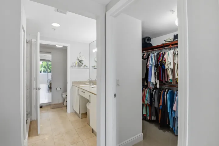 20260615-01-101 SE 20th Ave Unit 201, De