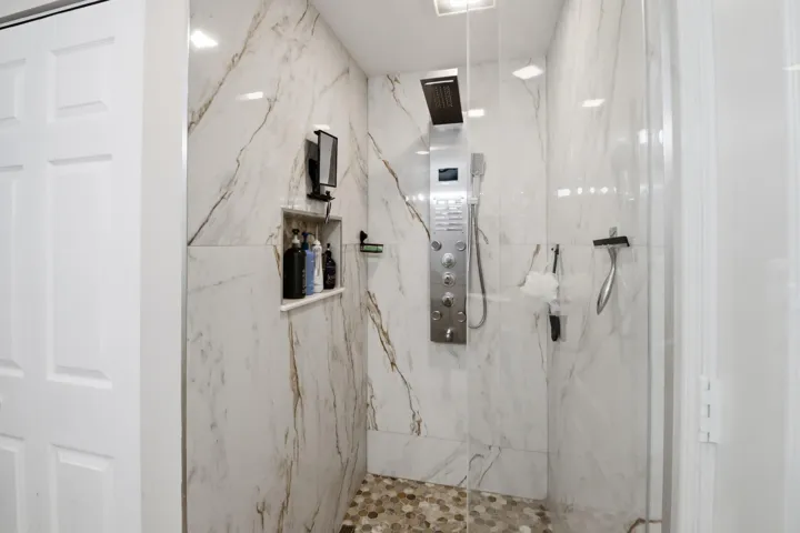 20260615-01-101 SE 20th Ave Unit 201, De