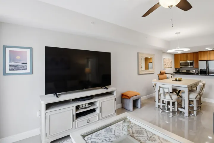 20260615-01-101 SE 20th Ave Unit 201, De