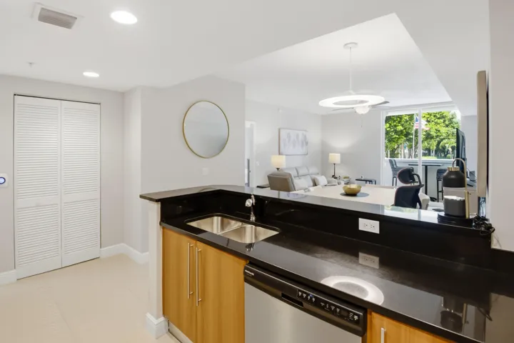 20260615-01-101 SE 20th Ave Unit 201, De