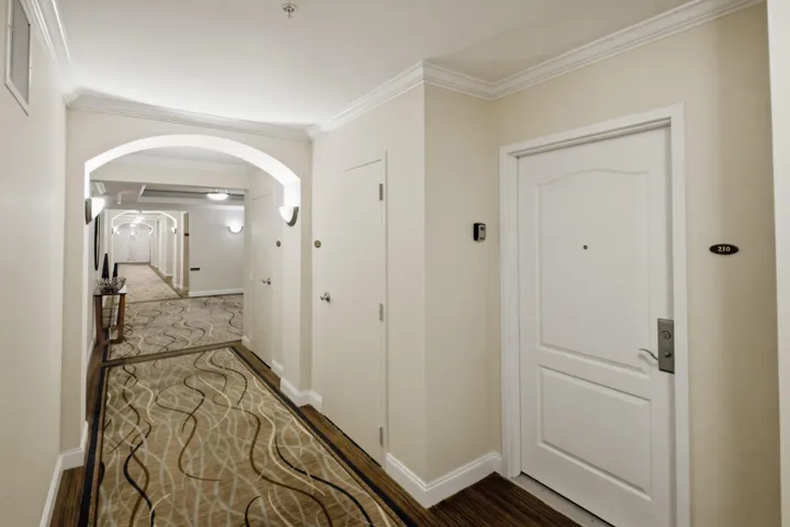 20260615-01-101 SE 20th Ave Unit 201, De