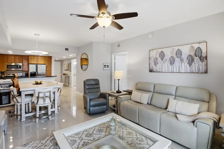 20260615-01-101 SE 20th Ave Unit 201, De