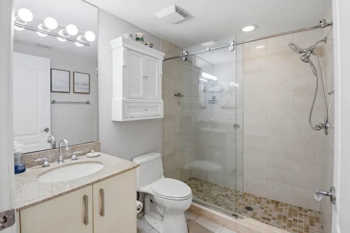 20260615-01-101 SE 20th Ave Unit 201, De