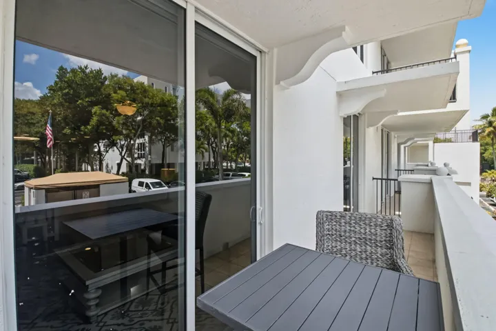 20260615-01-101 SE 20th Ave Unit 201, De