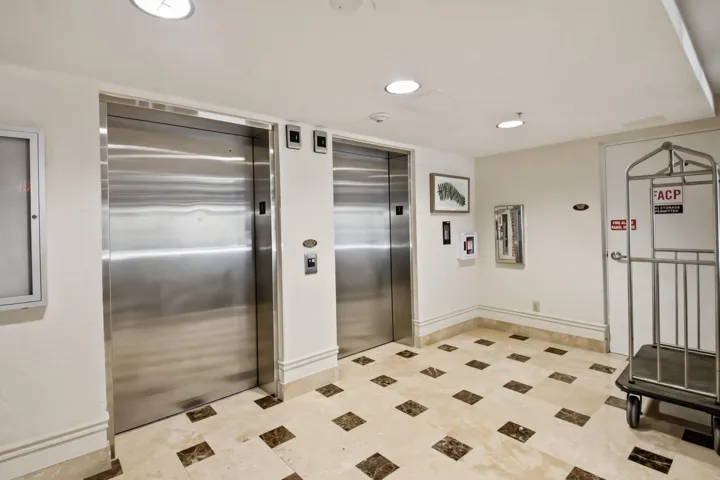 20260615-01-101 SE 20th Ave Unit 201, De