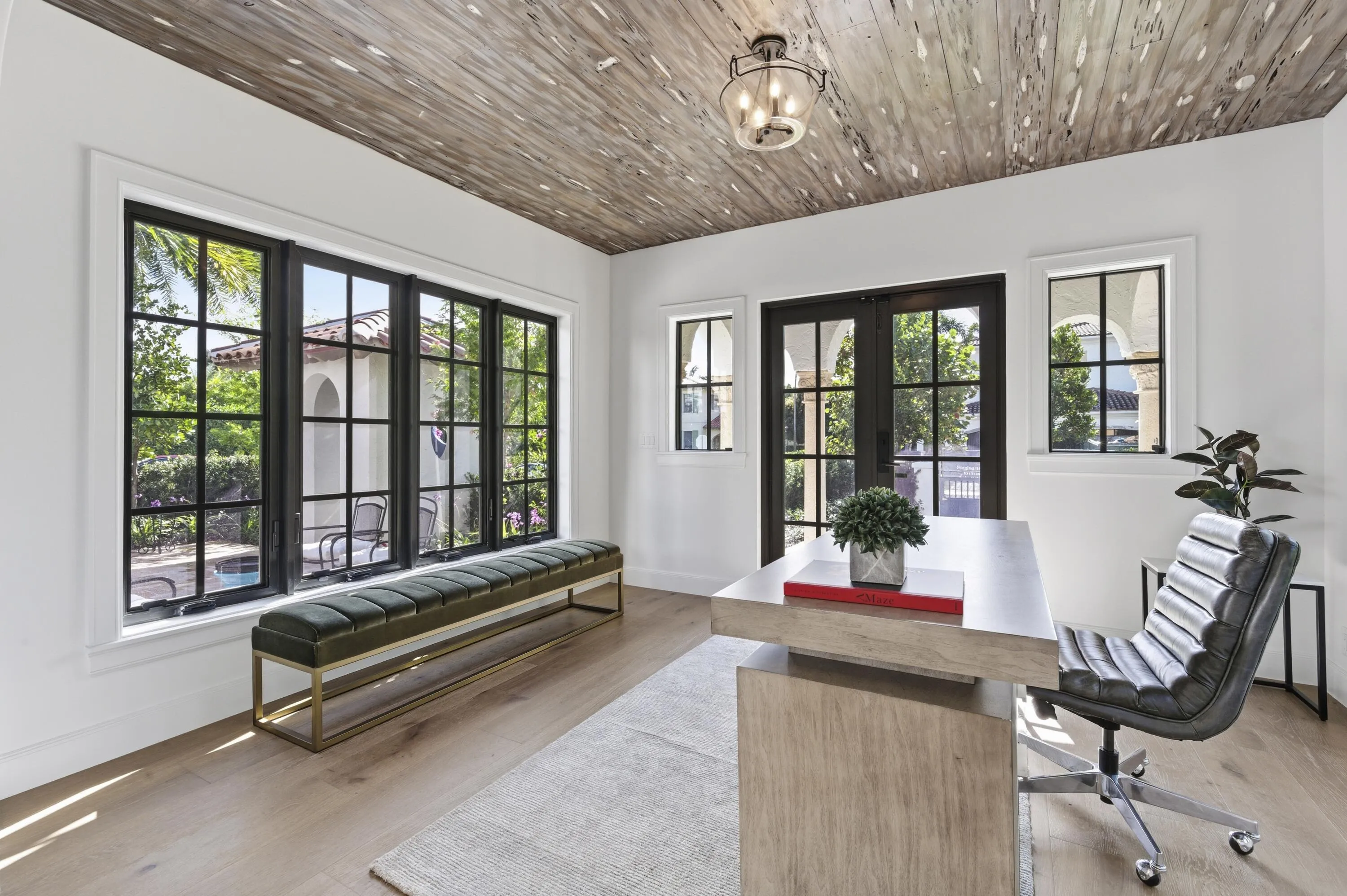 SUN ROOM / DEN