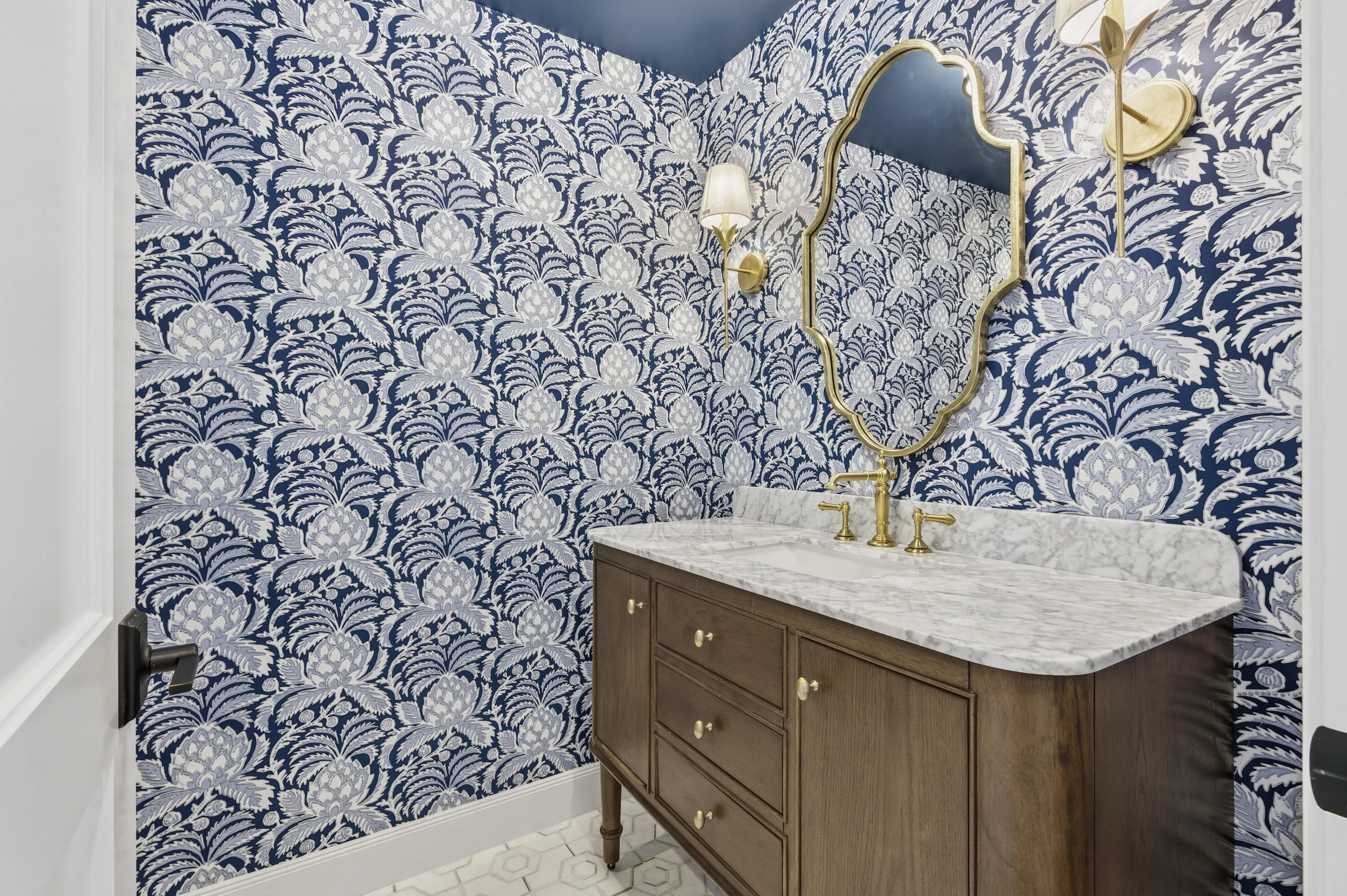 1ST FLR POWDER ROOM