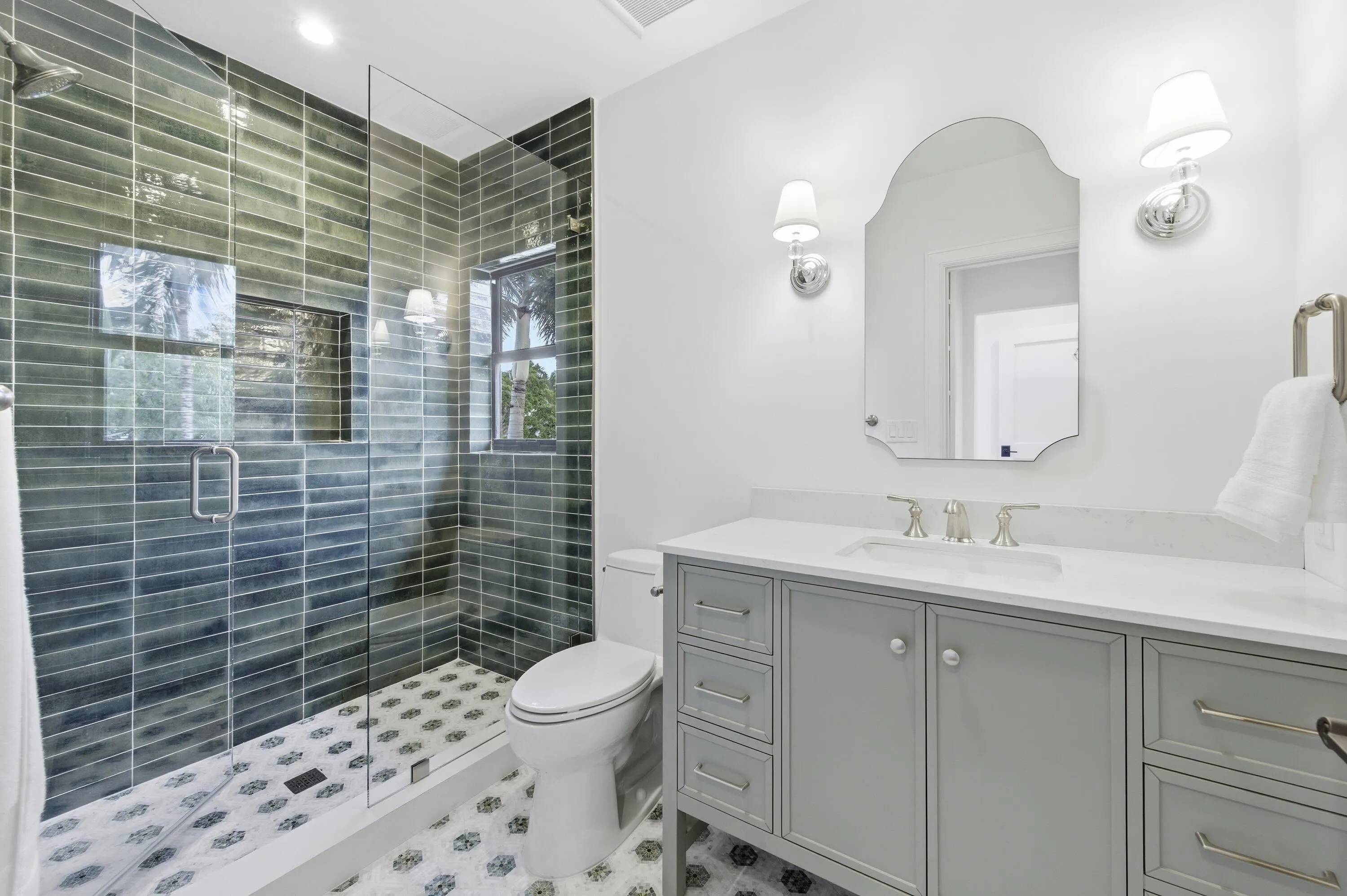 2ND FLR GUEST SUITE 1 BATHROOM