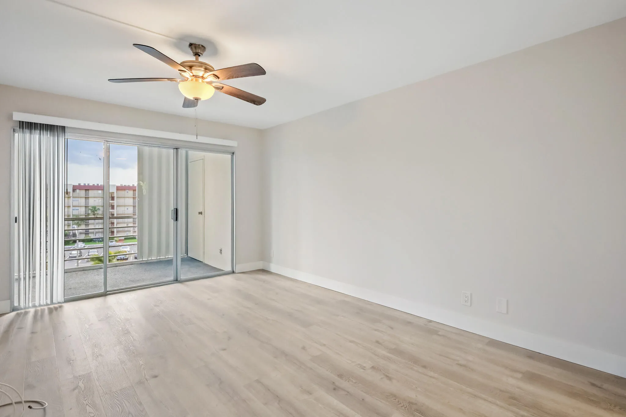MASTER BR OPEN TO BALCONY