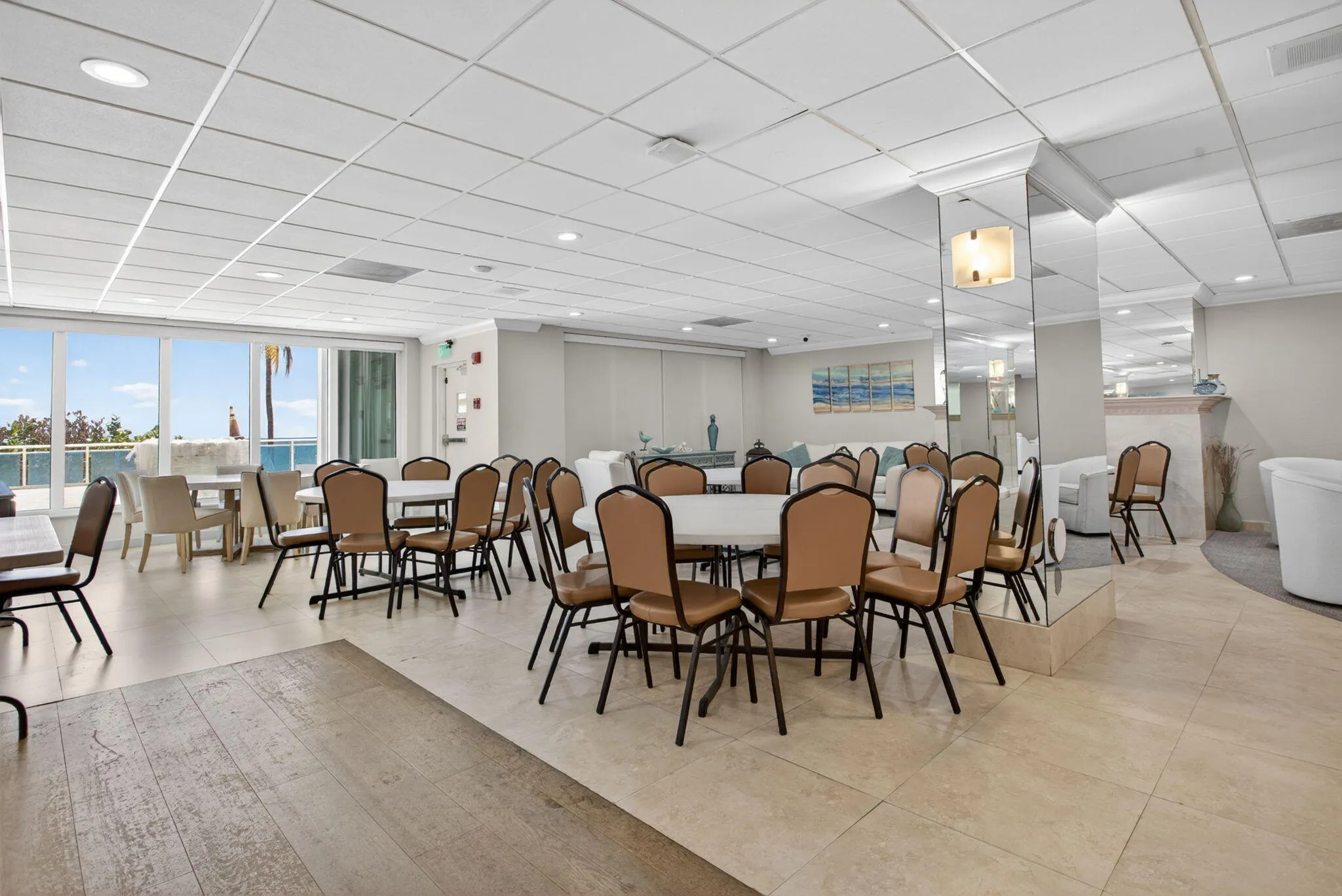 Spacious Ocean Lounge