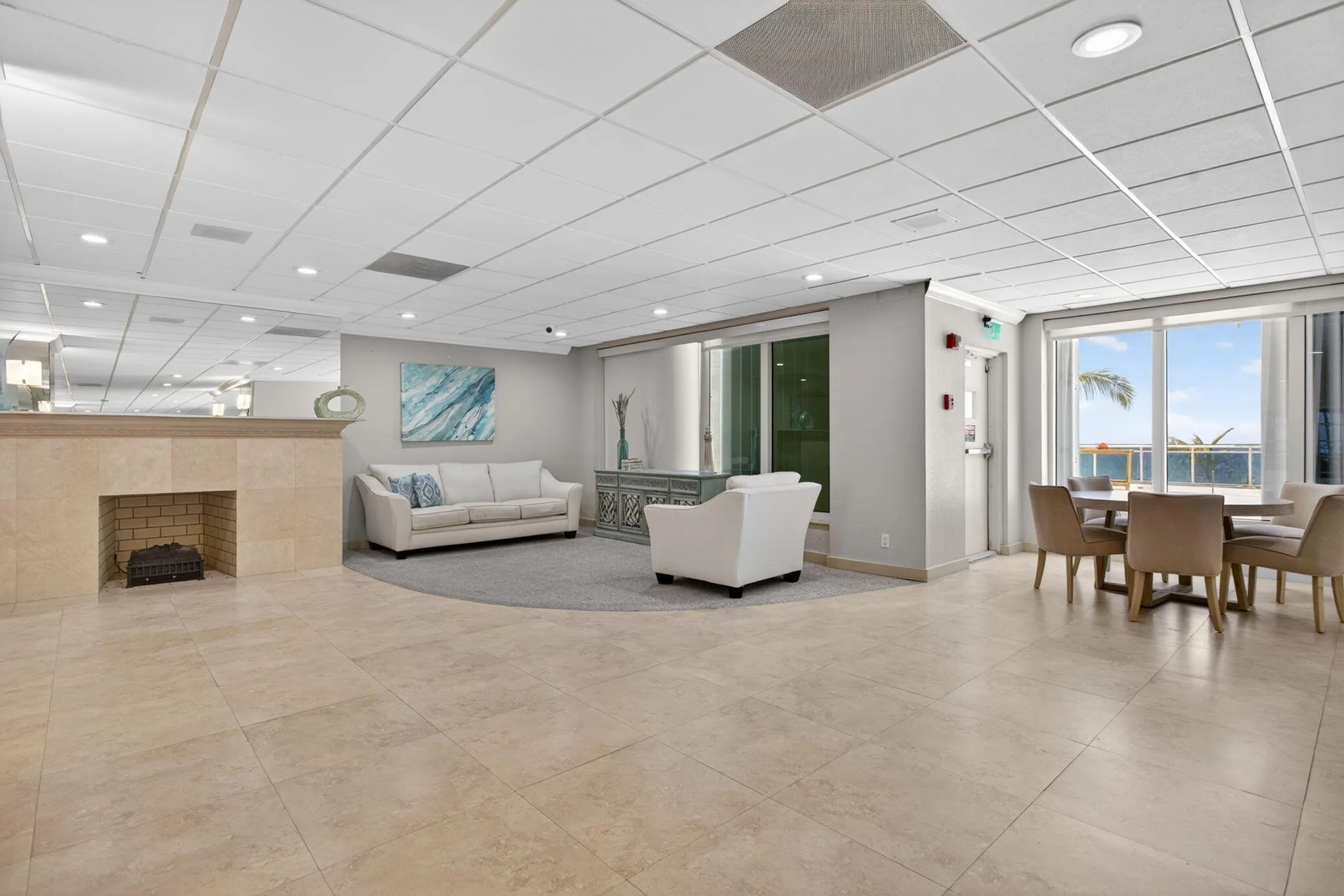Spacious Ocean Lounge