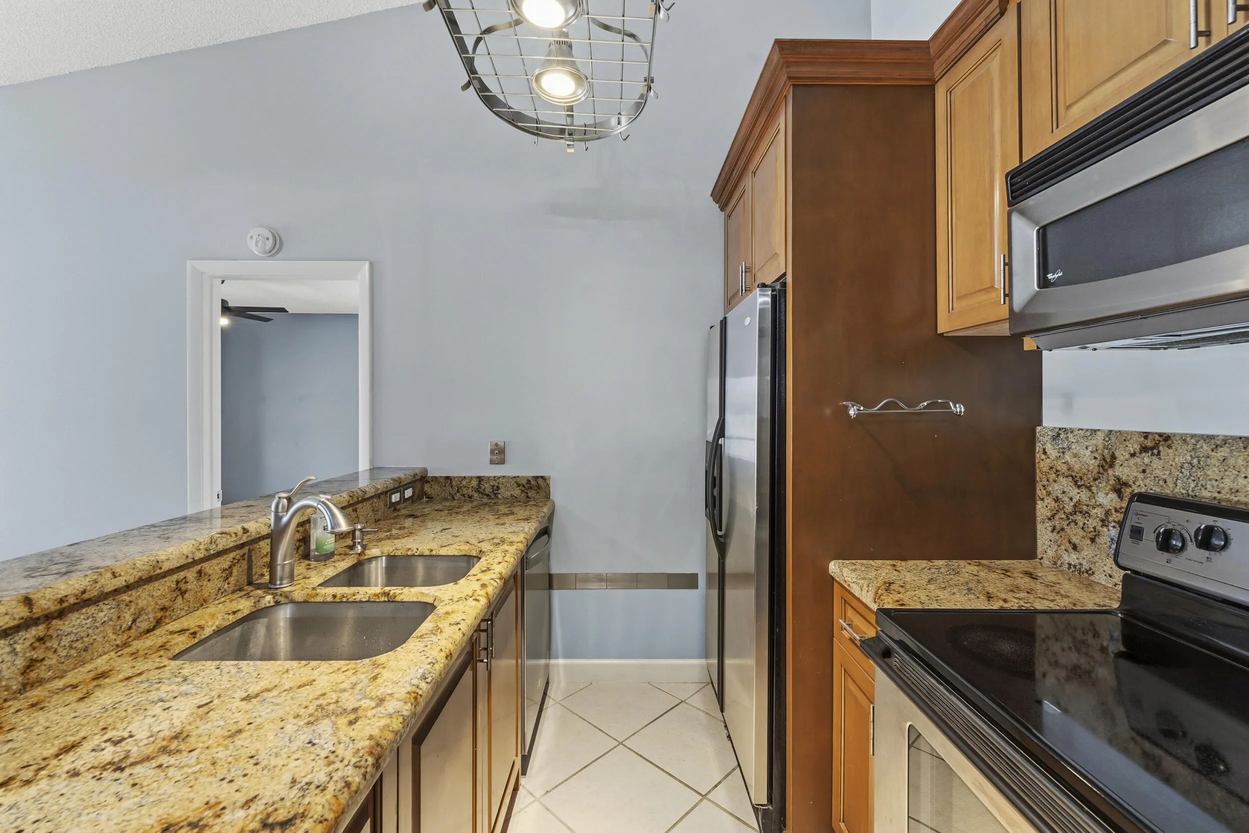 Kitchen, 42in cabinets, granite countertops