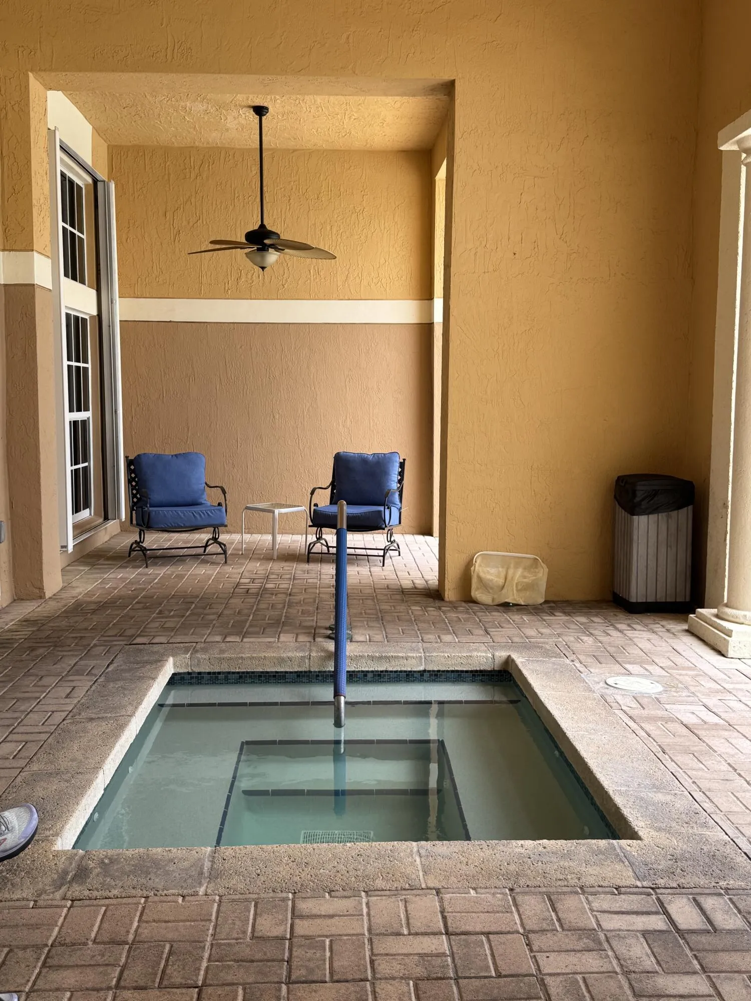 JACUZZI