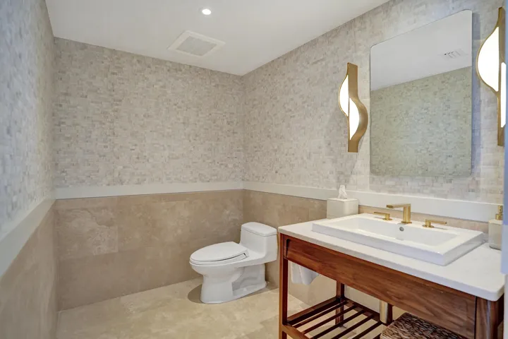 Oversized Powder Bath, Updated Decor