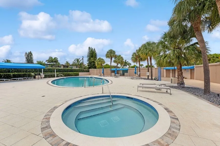 Mayfair Hot Tub