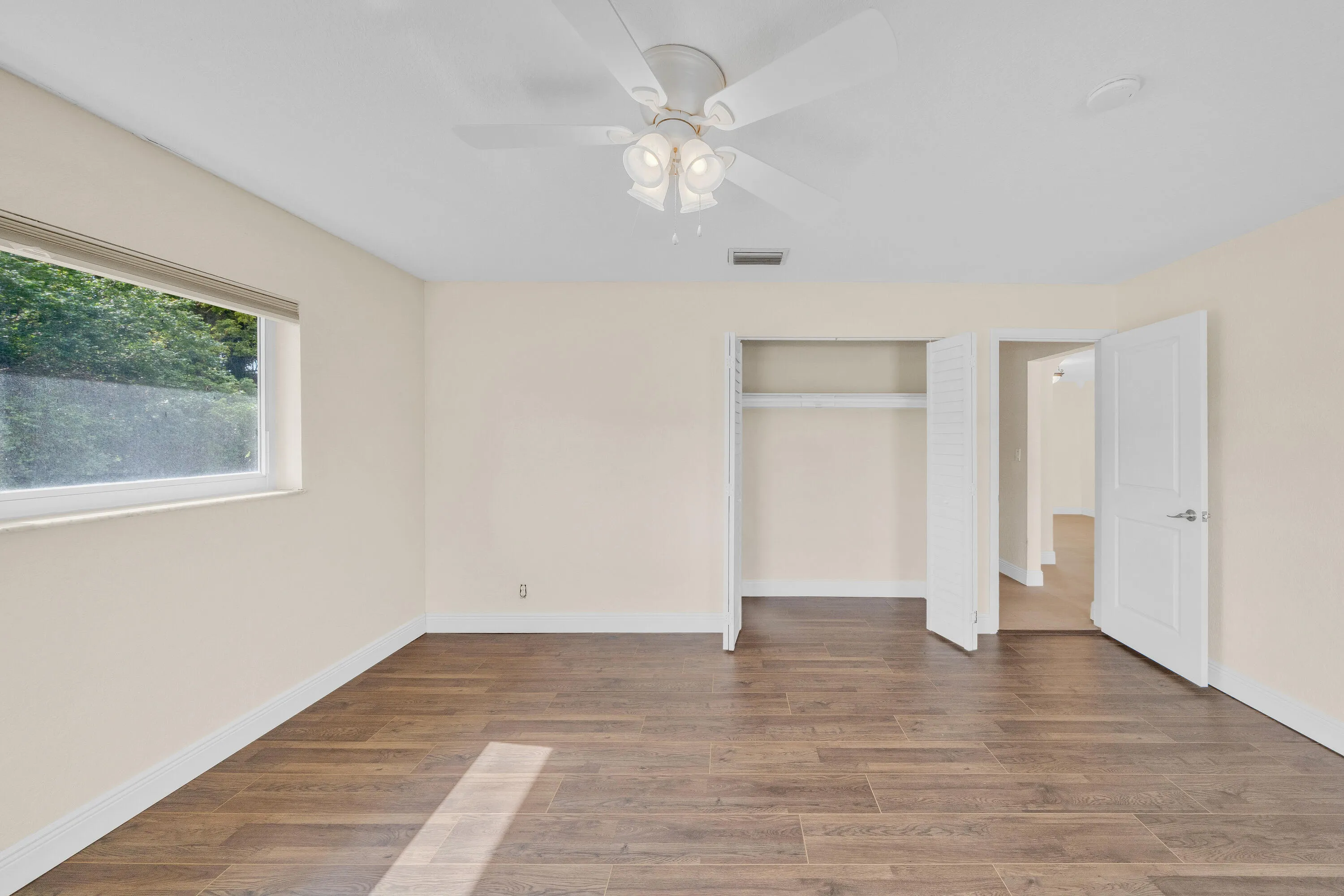 28 Guest Bedroom A (3)