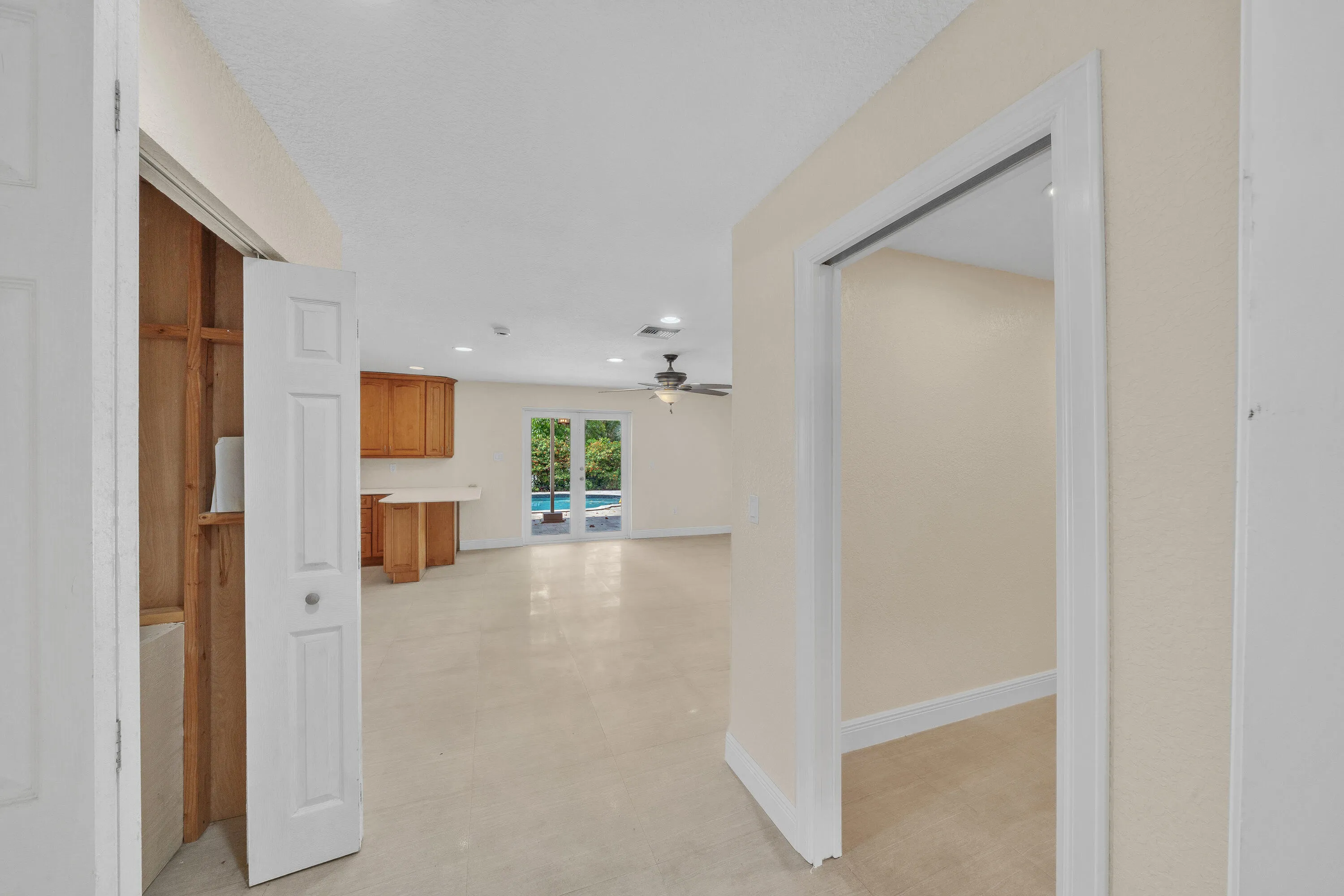 12 Foyer