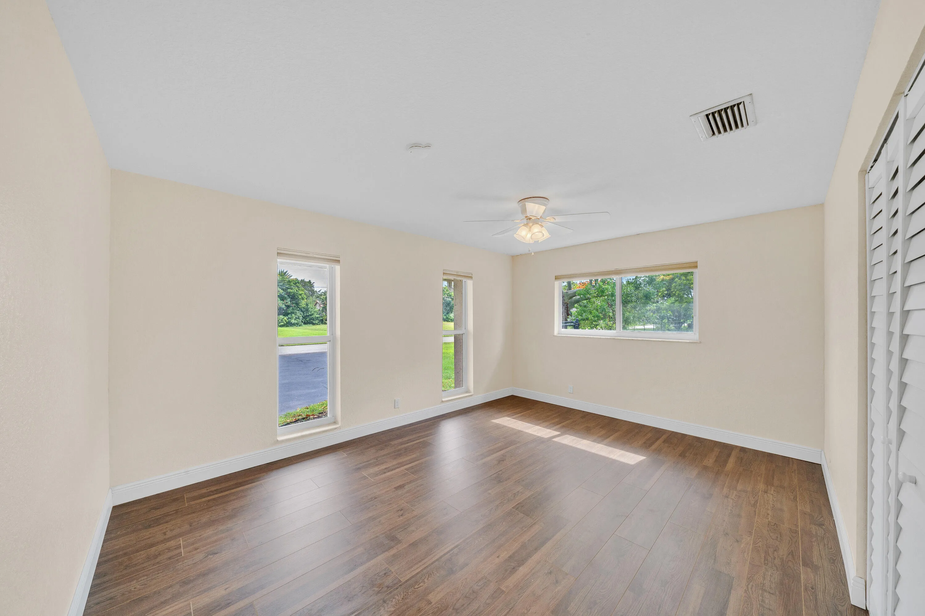 28 Guest Bedroom A (2)