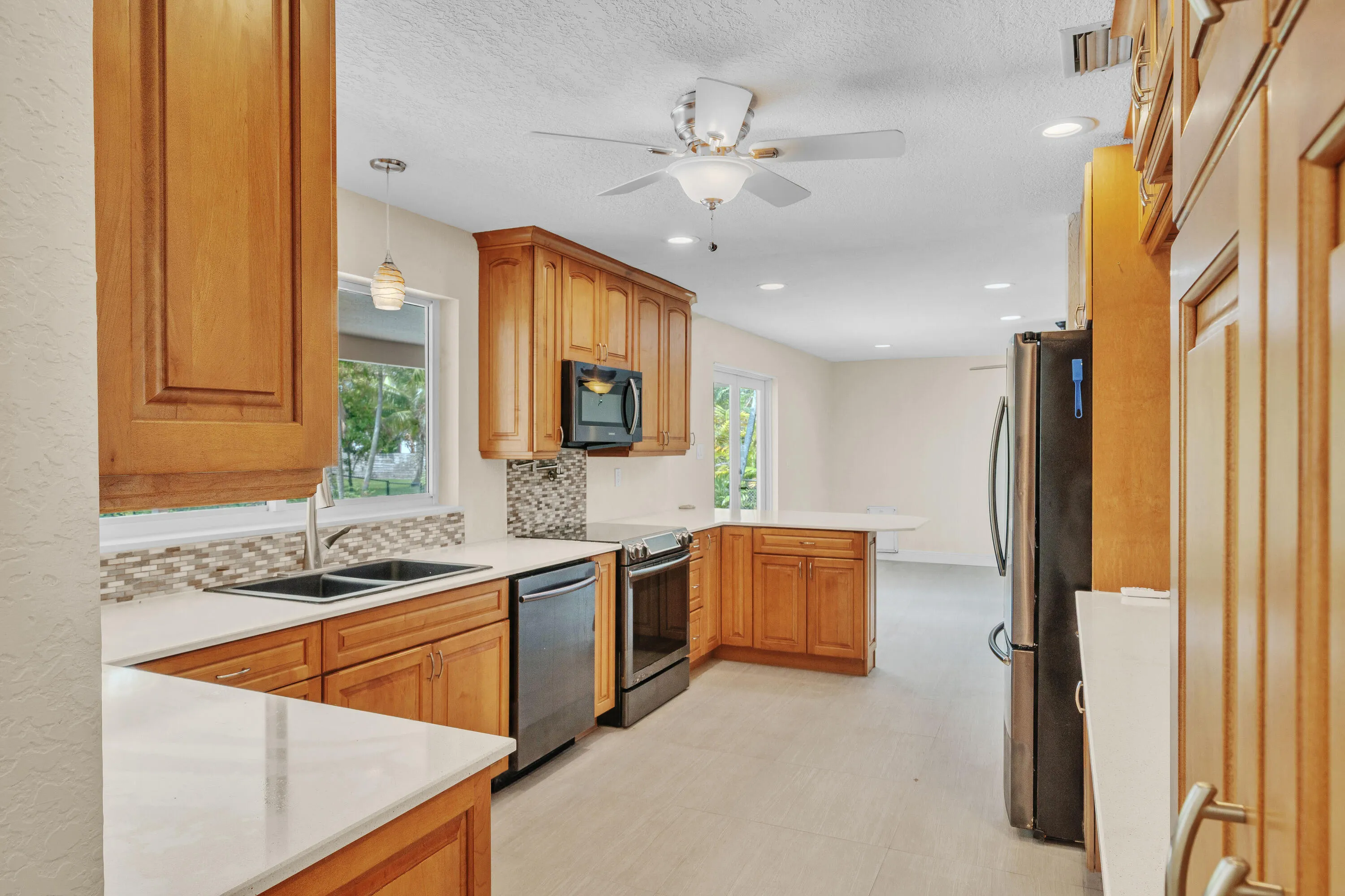 6 Kitchen (1)