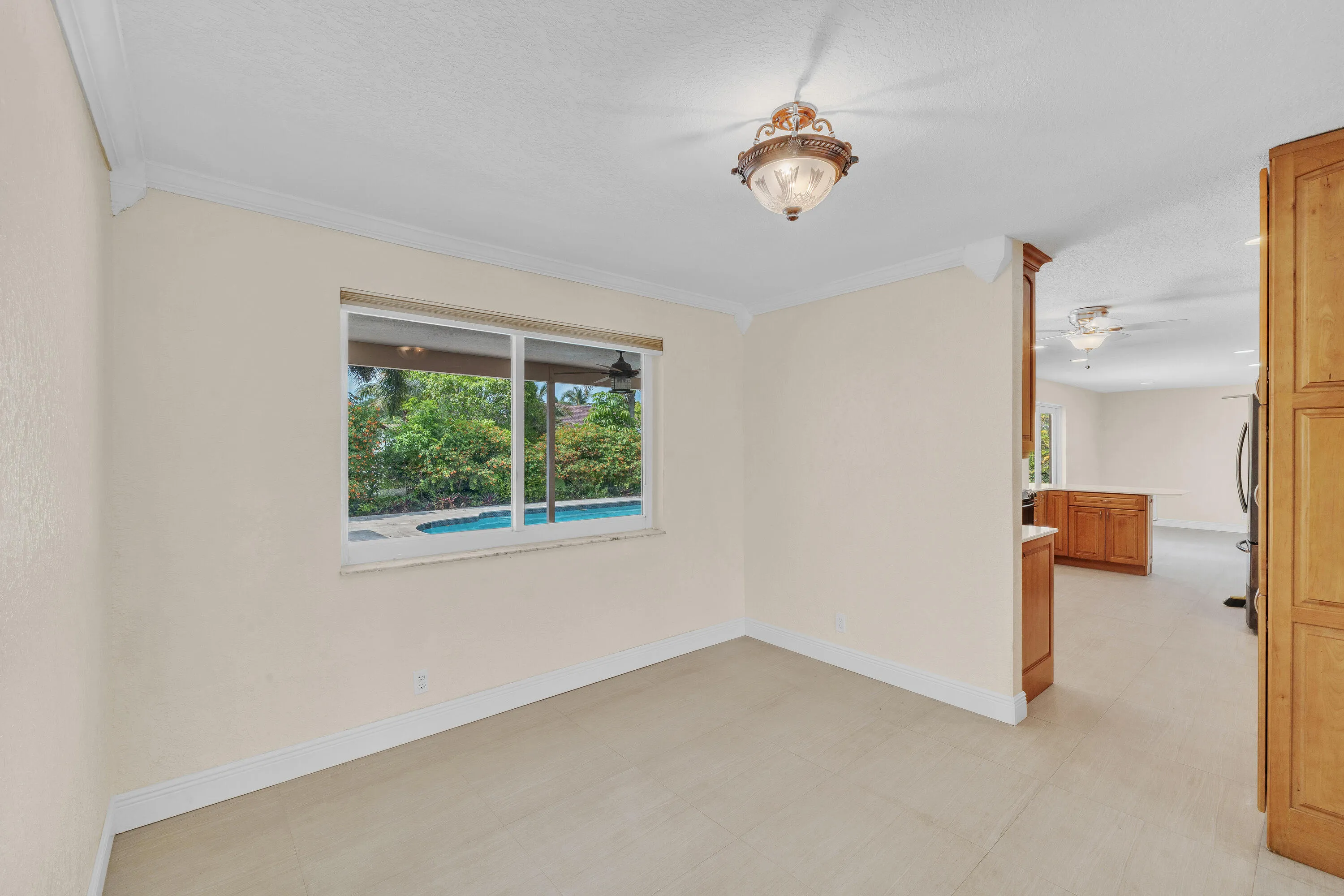 5 Dining Area (2)