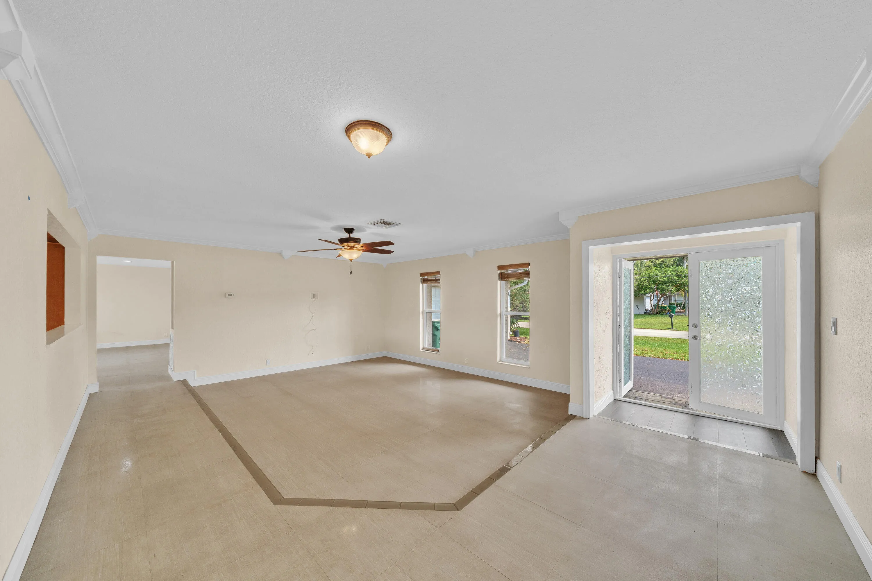 29 Living Area (3)