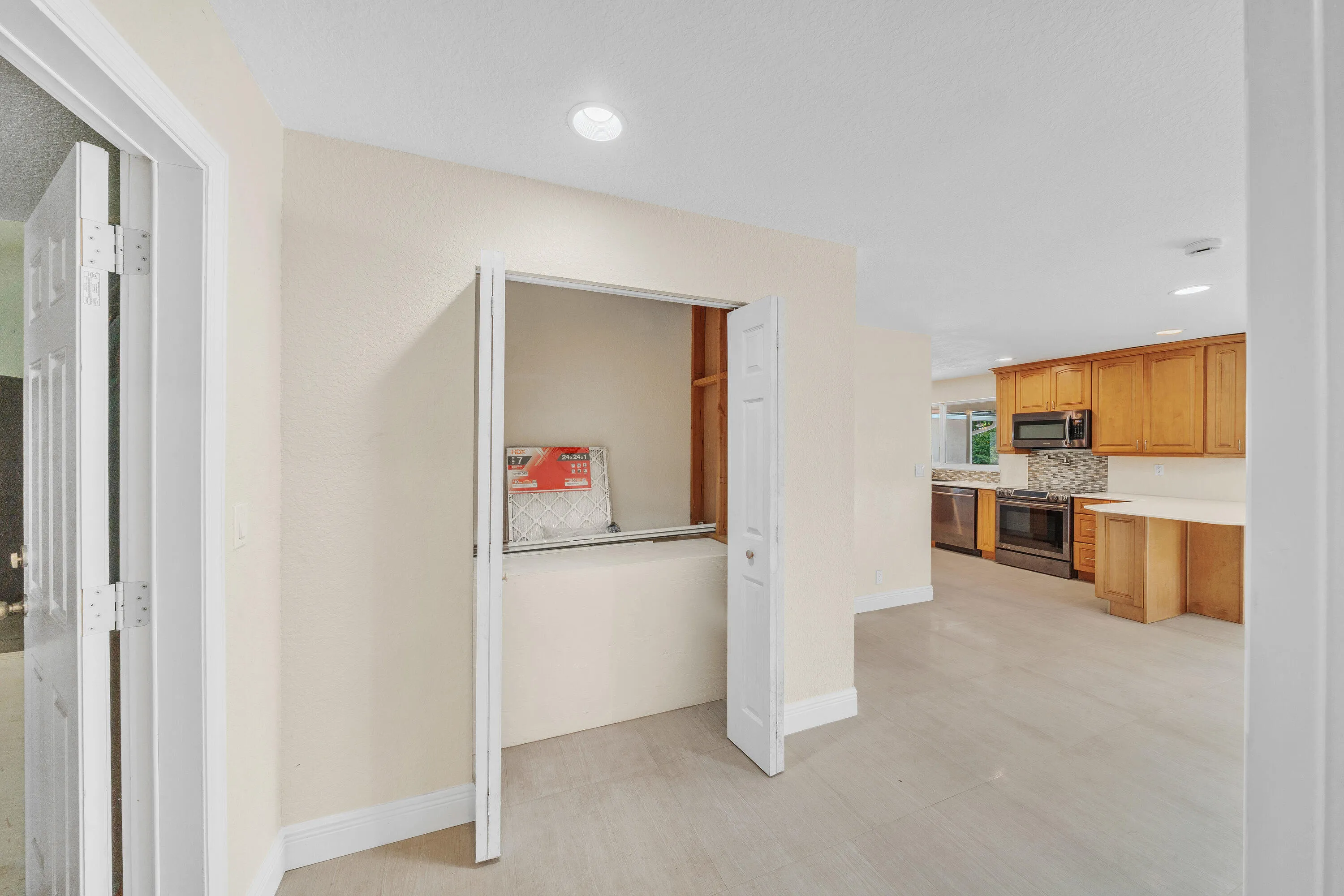 16 Foyer
