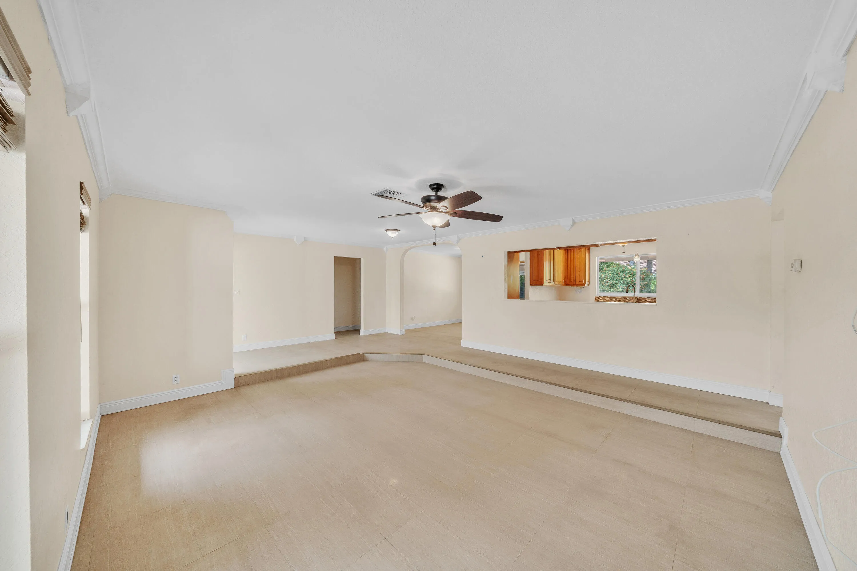 18 Living Area (2)