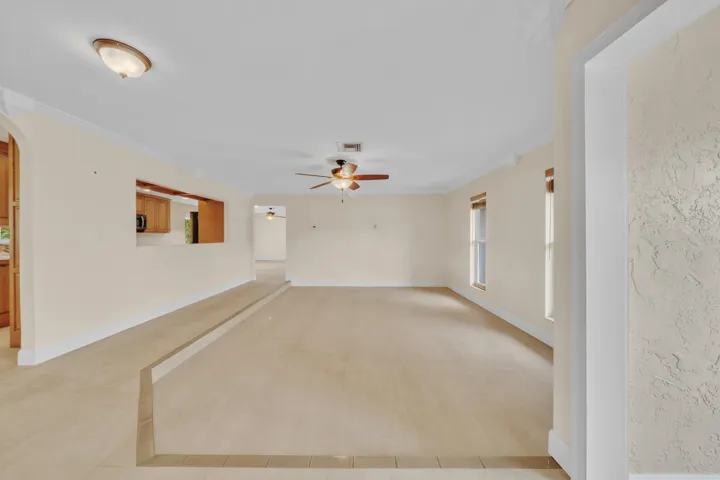 4 Living Area (2)