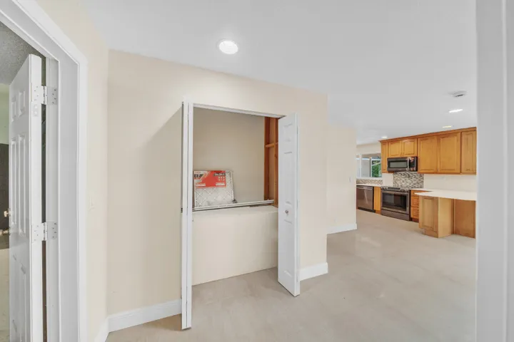 16 Foyer