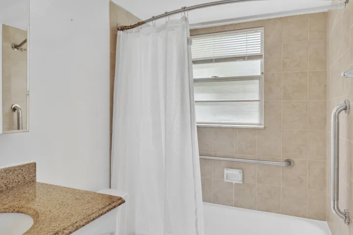 13 Guest Bathroom (3)