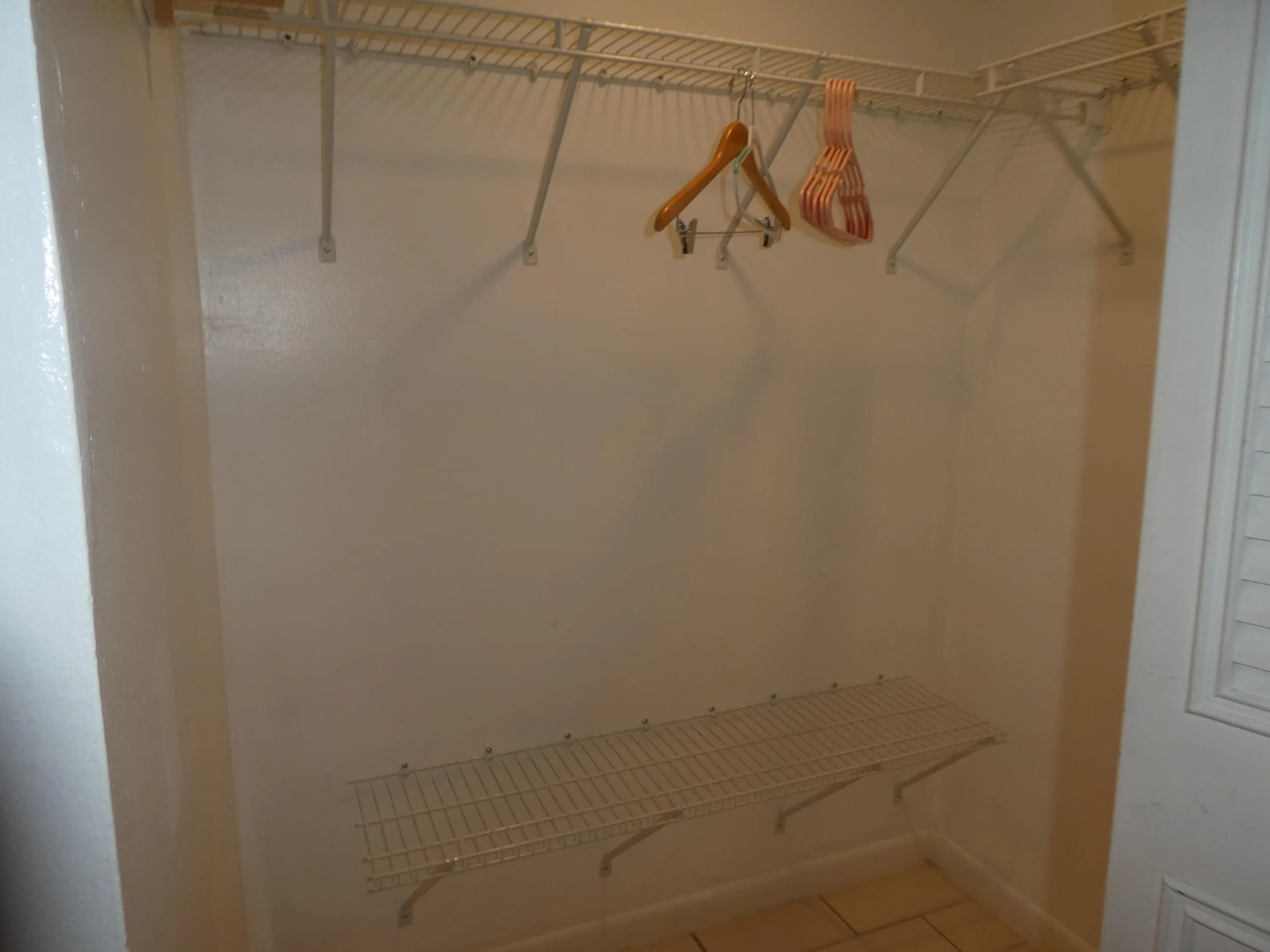 WALK IN CLOSET