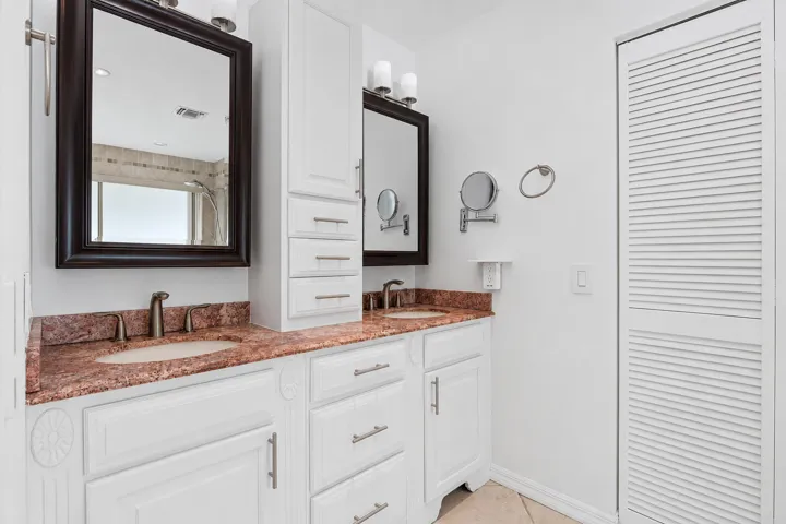 Primary En-Suite Bathroom