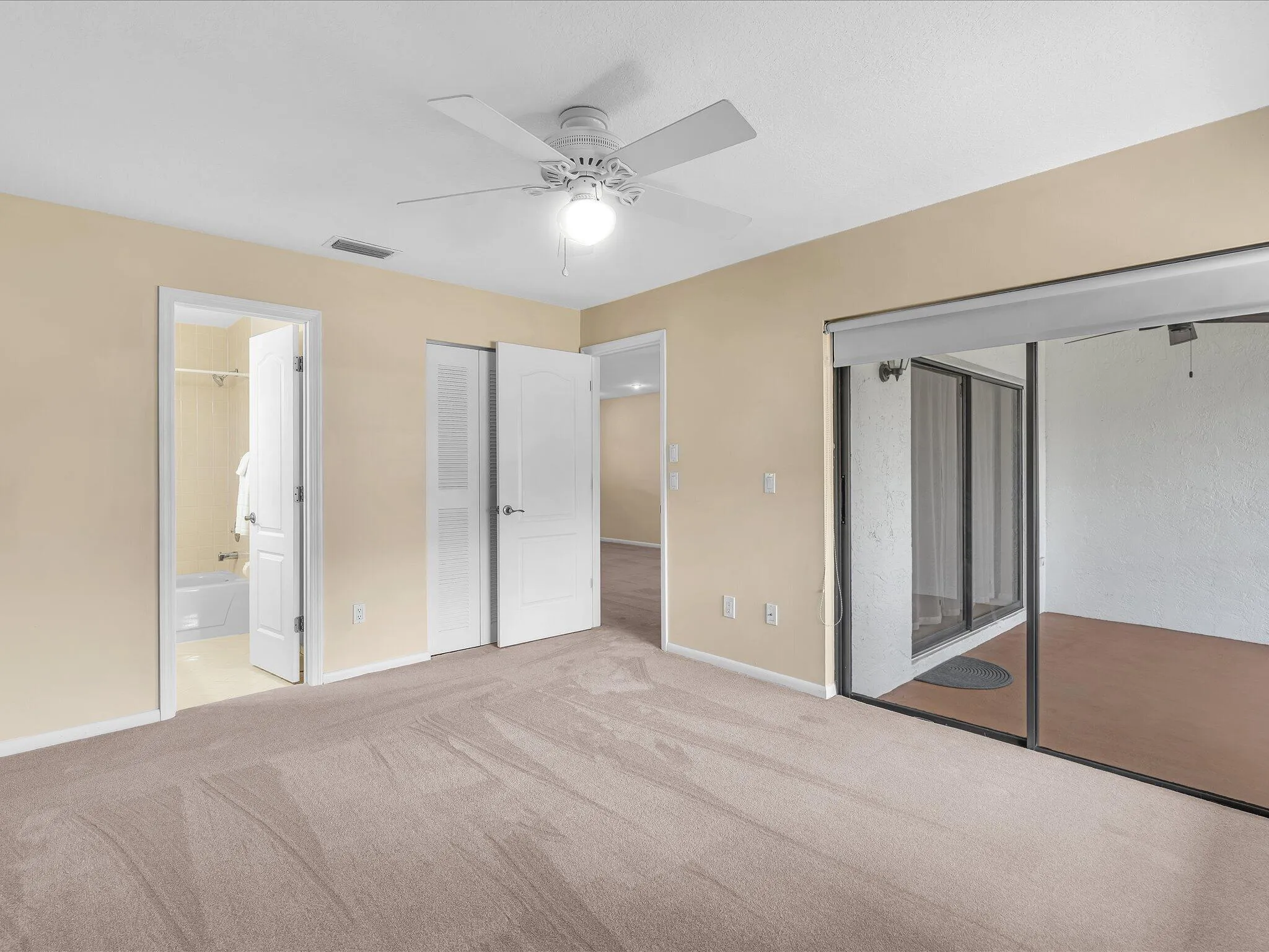 10'9" x 13'8" Bedroom
