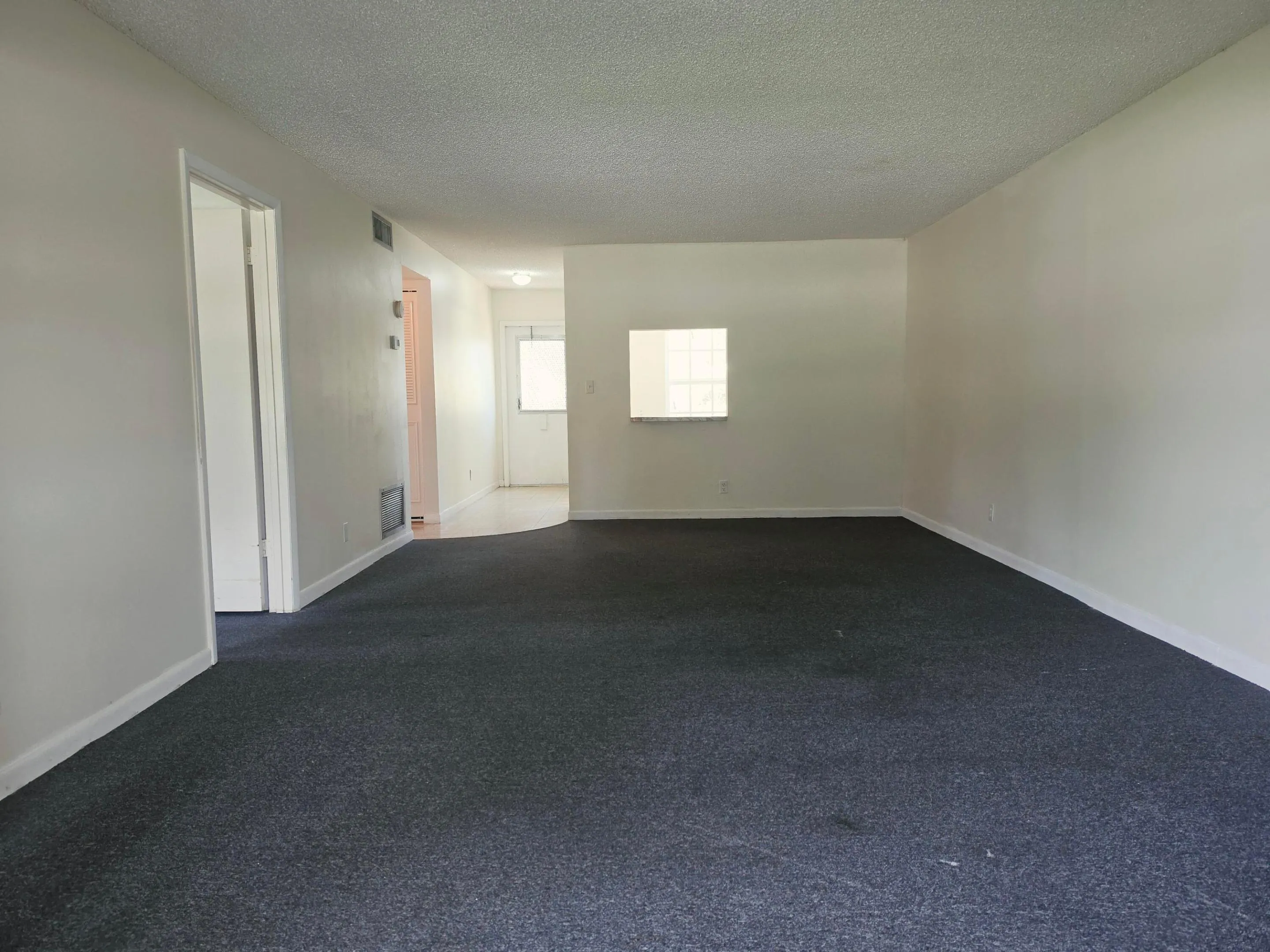 Living Room/ Dining