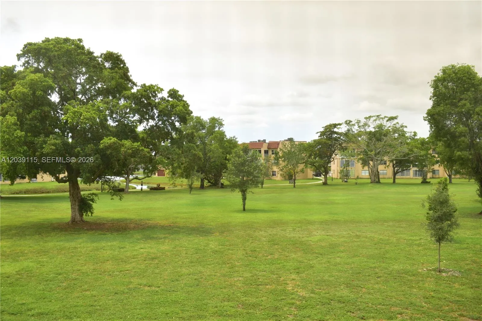 to back-overlooking golf and swimming pool