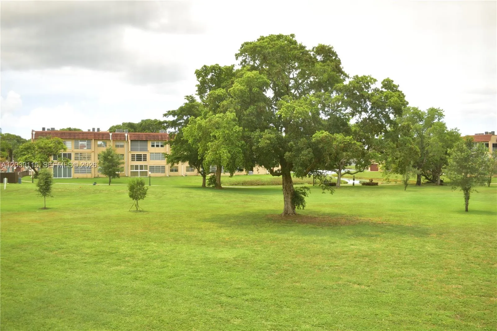 to back-overlooking golf and swimming pool
