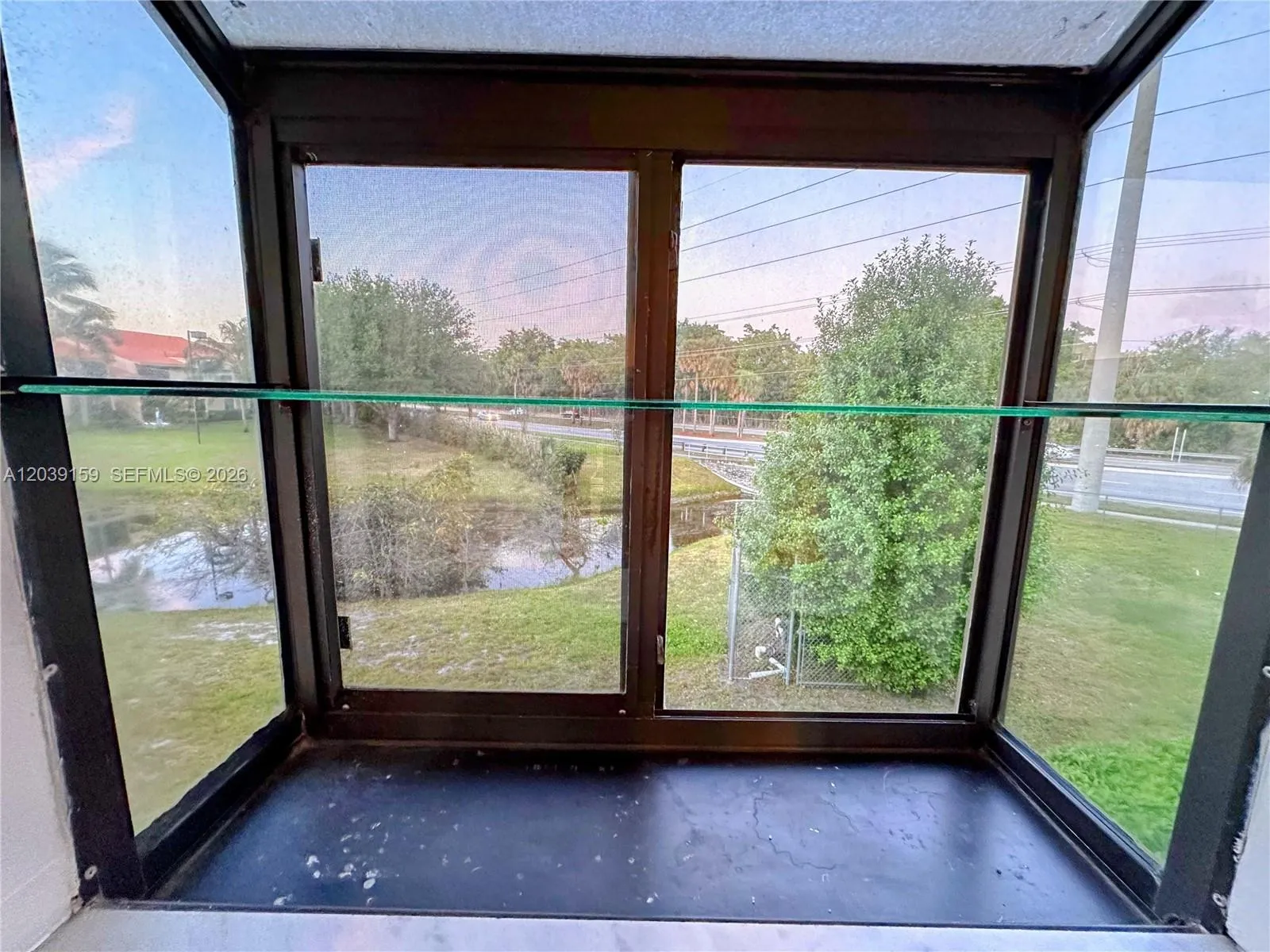 Window to put small plants