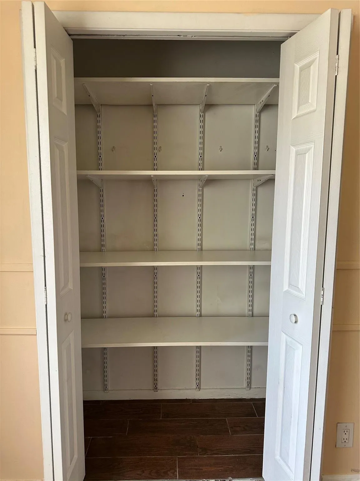 CLOSET SHELVES