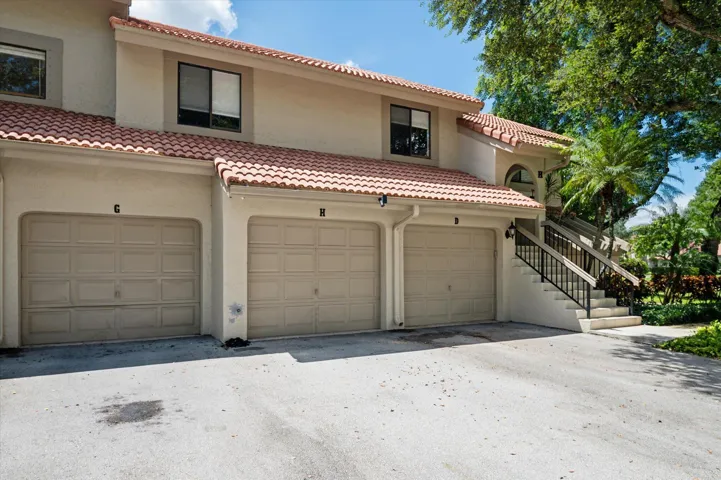 02-Holtzheuser-5750 Coach House Cir G-2
