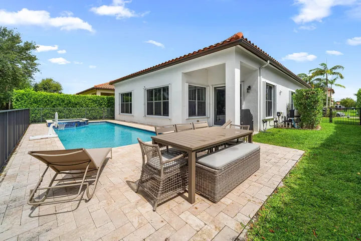 033-6304VireoCourt-LakeWorth-FL-33463-SM