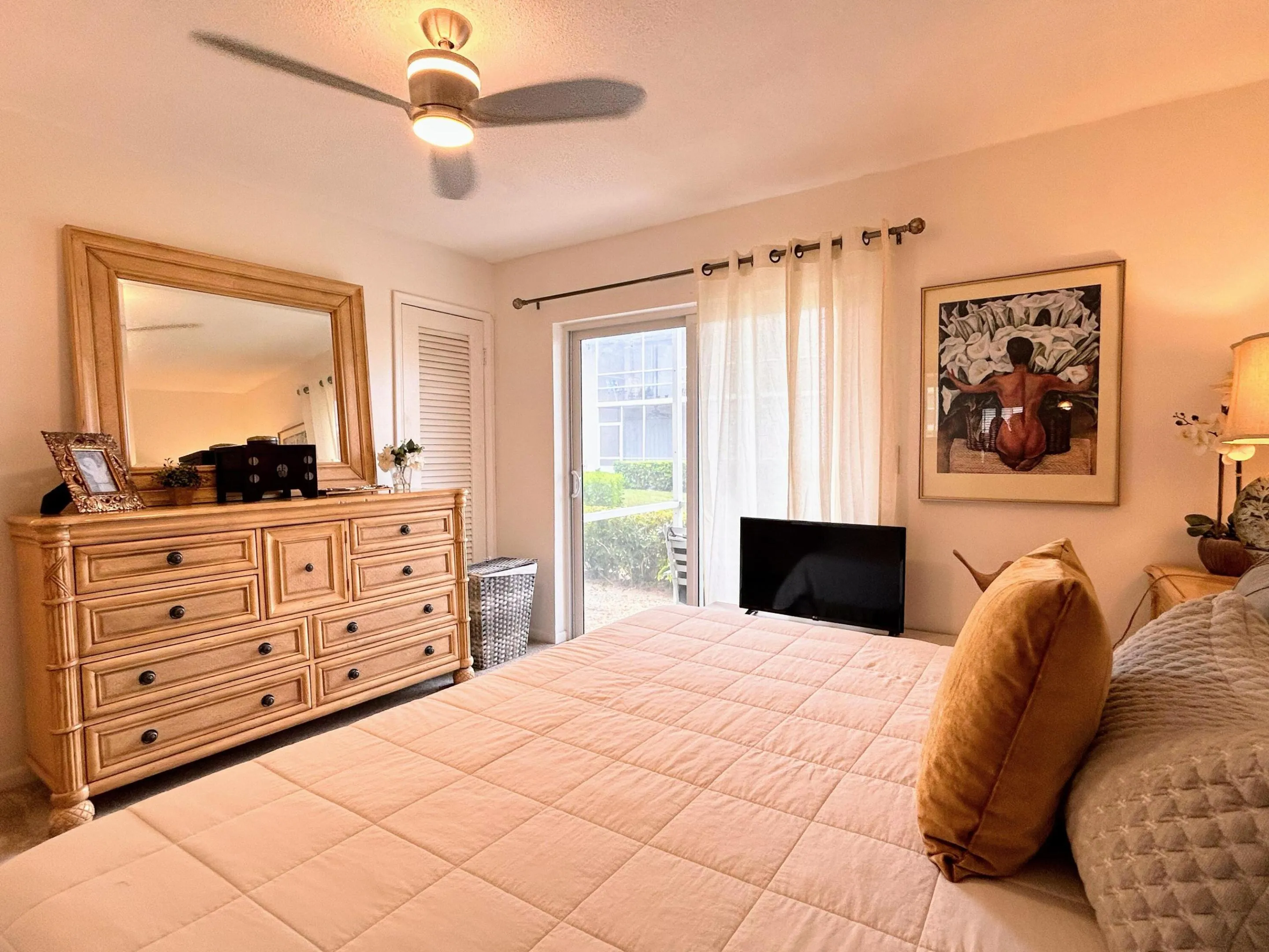 2 WALK IN CLOSETS