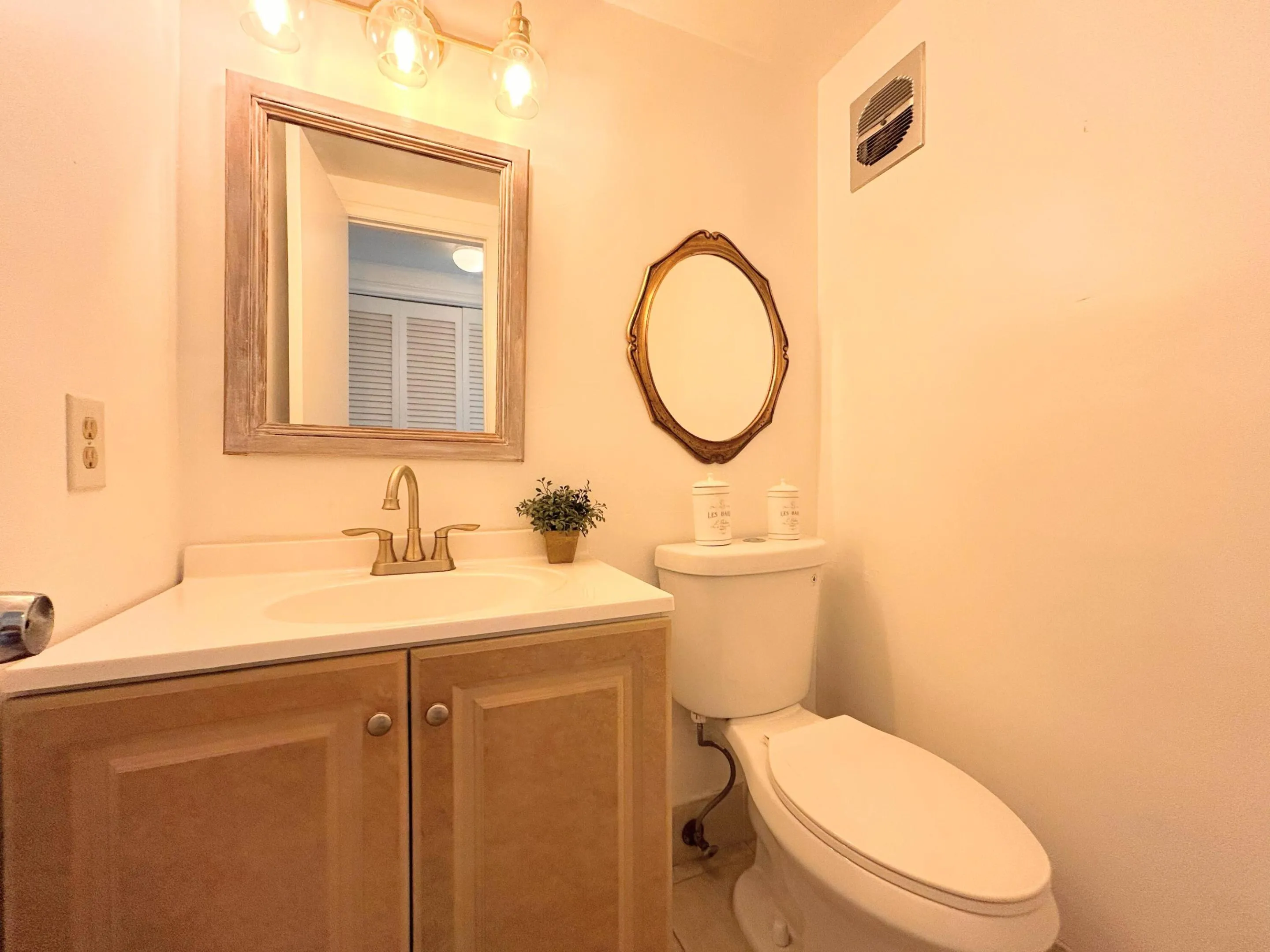 HALL HALF BATH