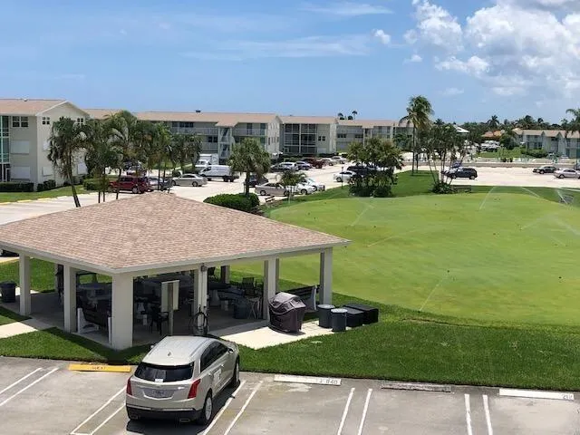 PUTTING GREEN