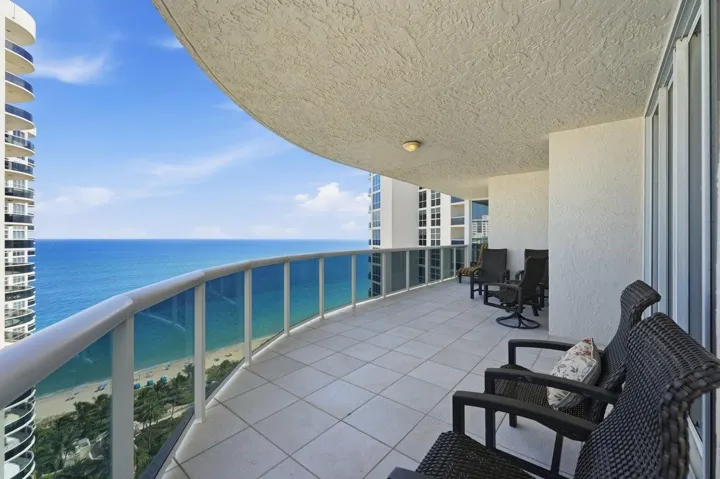 Great Balcony at 2201